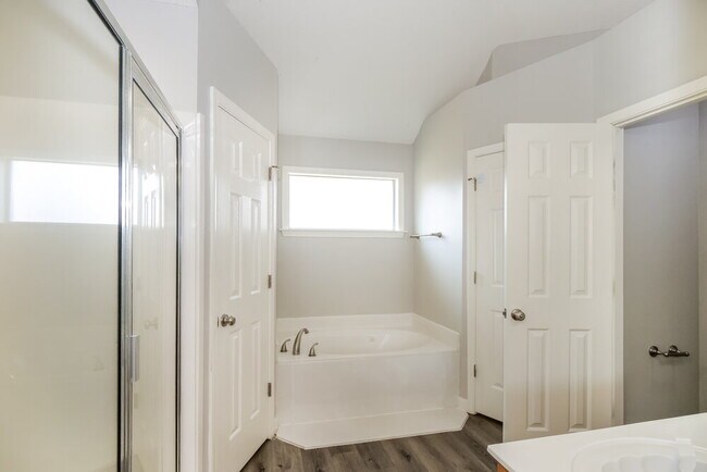 Building Photo - 1303 Chatman Way