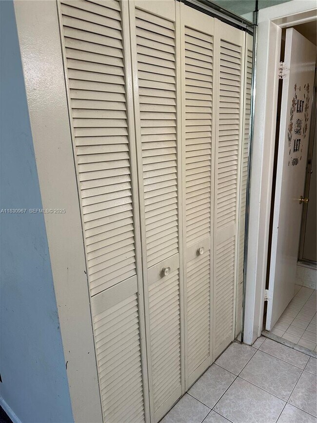 Building Photo - 6575 W Oakland Park Blvd