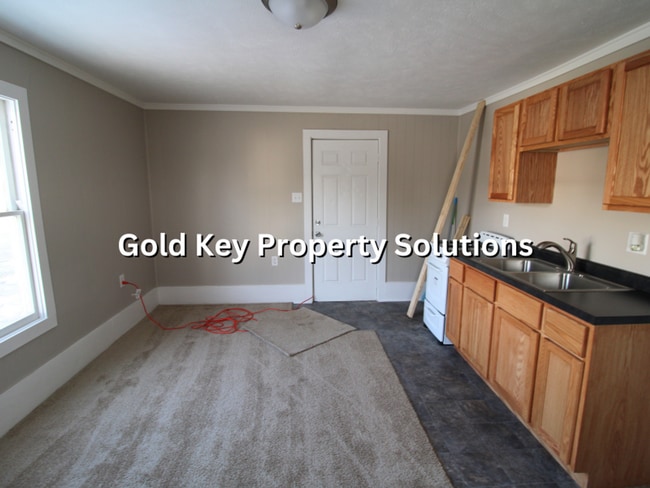 Building Photo - 919 E 6th St