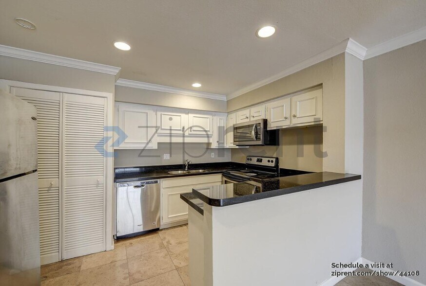 Building Photo - 5315 Fleetwood Oaks Ave