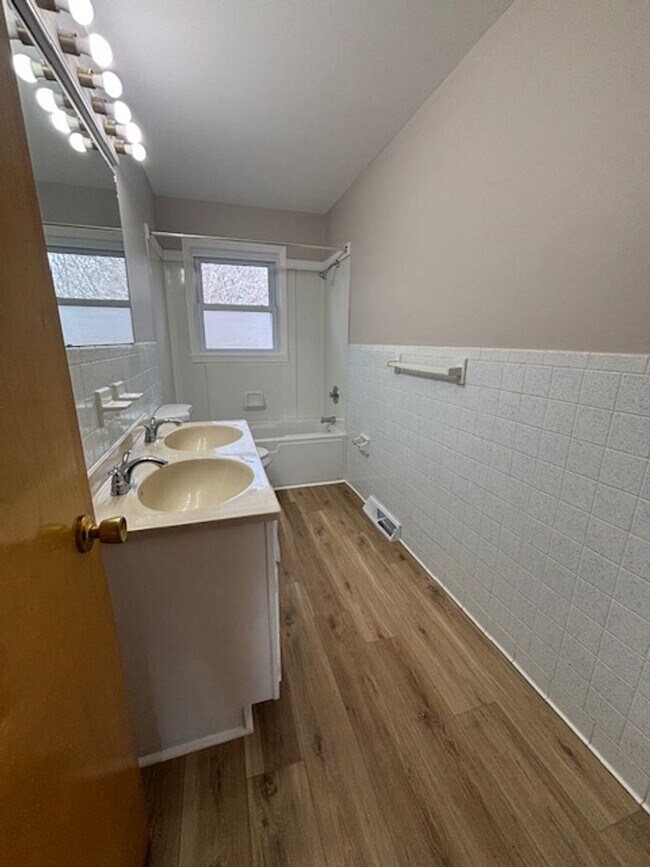 Building Photo - 891 Hill St