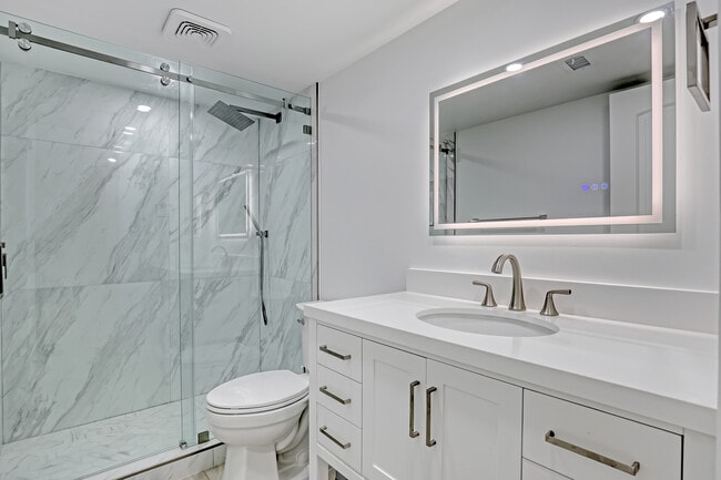 Building Photo - 2455 Lindell Blvd