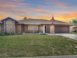 Building Photo - 913 Fort Smith Blvd