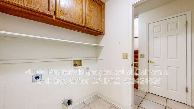 Building Photo - 2070 Pinercrest Dr