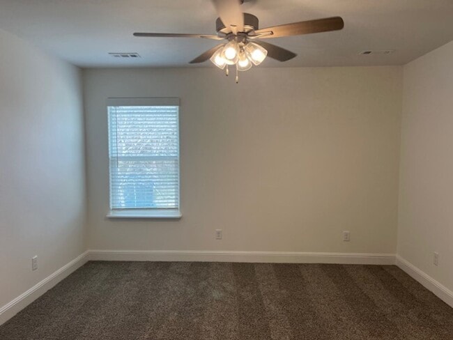 Building Photo - 1 year new Construction!