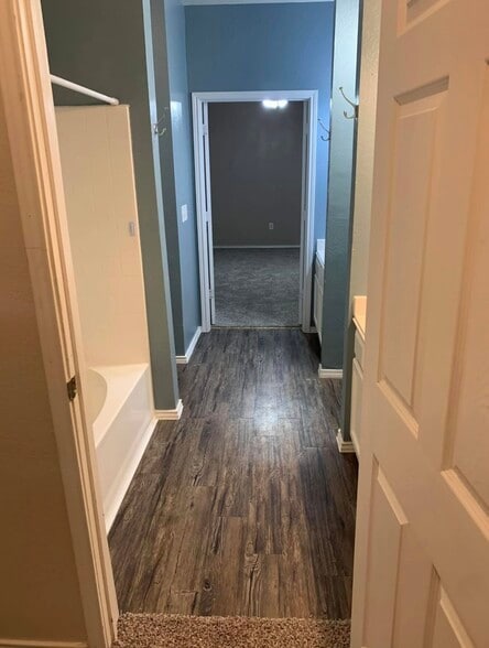 Building Photo - 6918 Heathers Way