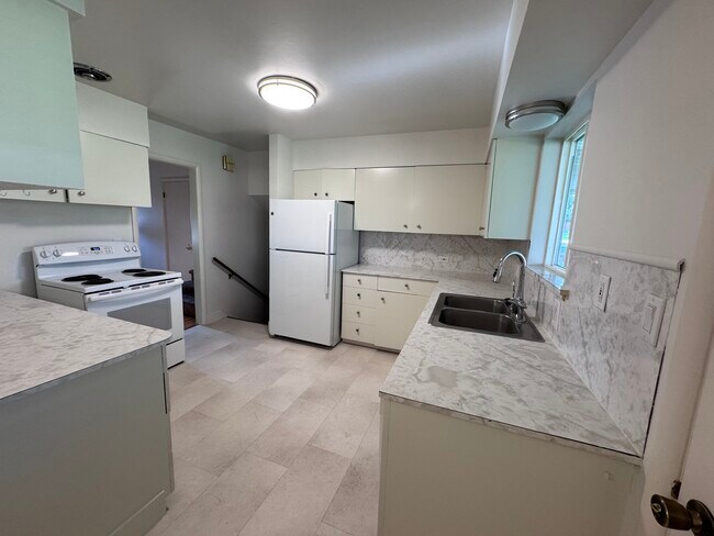 Building Photo - 950 Taney Ln