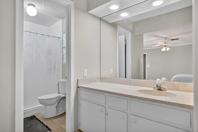 Building Photo - 3210 Cimmaron Ave