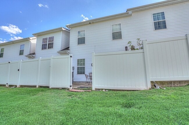 Building Photo - 107 Latimer Dr