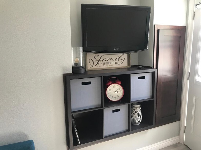 Detached Office - 828 S Falcon St