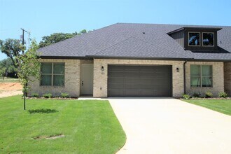 Building Photo - Coming Soon! 3 Bedroom 2 Bathroom in South...