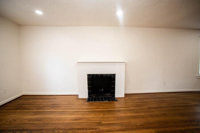 Building Photo - 5415 Palmer St