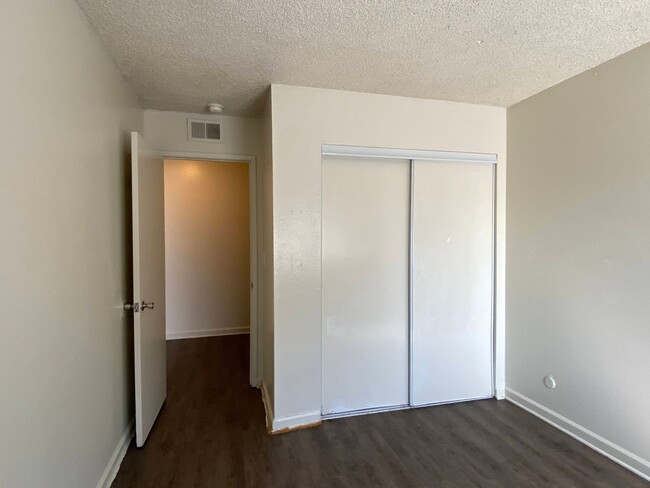 Building Photo - Spacious Two Bedroom Condo