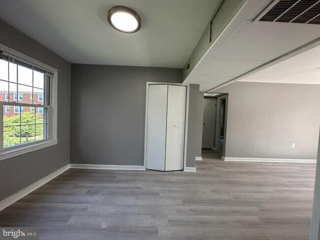 Building Photo - 6626 Boulevard View