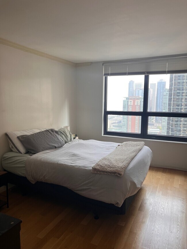 Building Photo - 401 E Ontario St