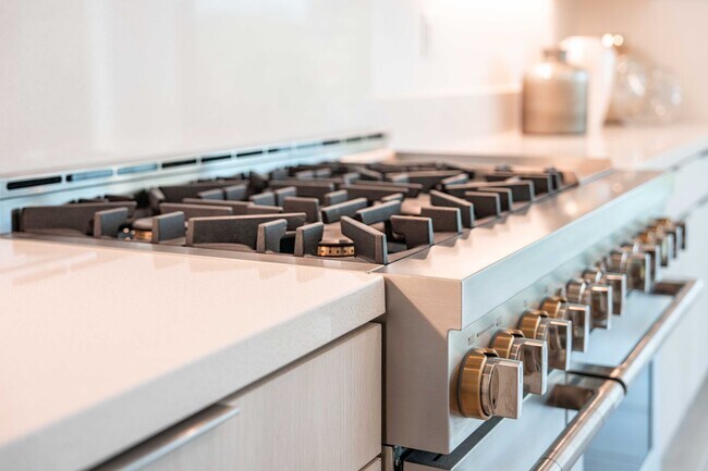 Building Photo - 120 Riverbend