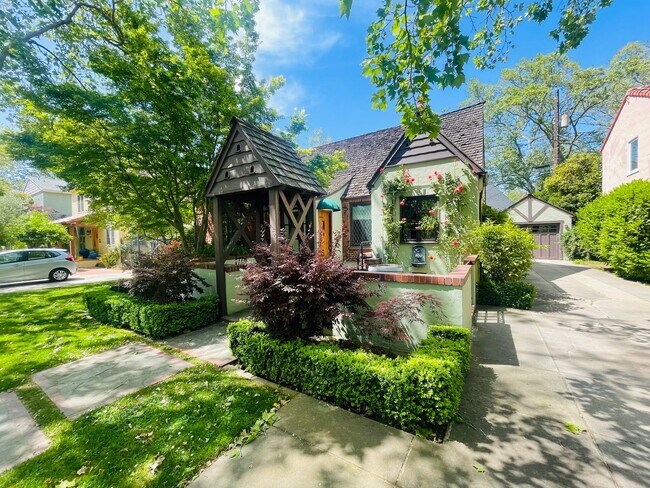 Building Photo - Gorgeous 3bed/2bath home in East Sac