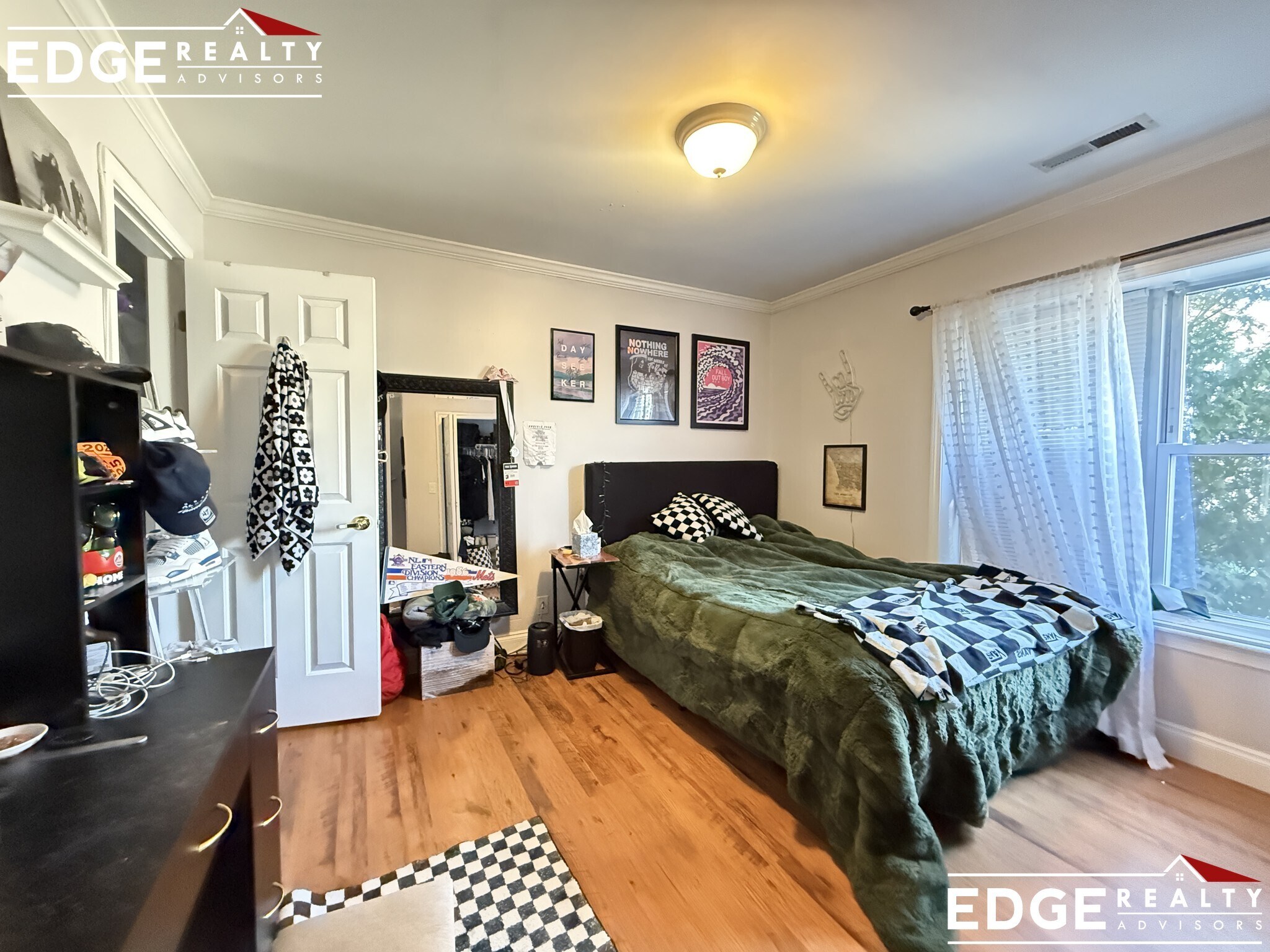 Building Photo - 140 Newton St