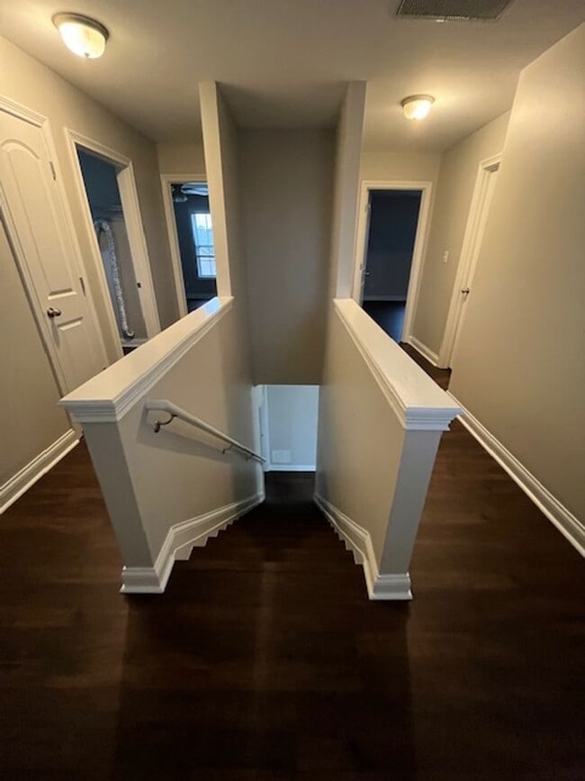 Building Photo - 4-bedroom, 2.5-bathroom home located in the heart of Lexington, KY