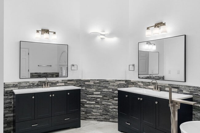 Building Photo - 2120 Lakebreeze Way