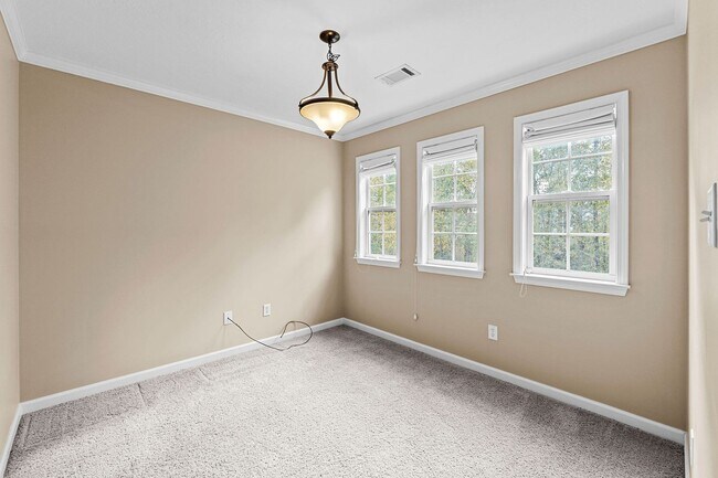 Building Photo - Grovetown home in pool community!