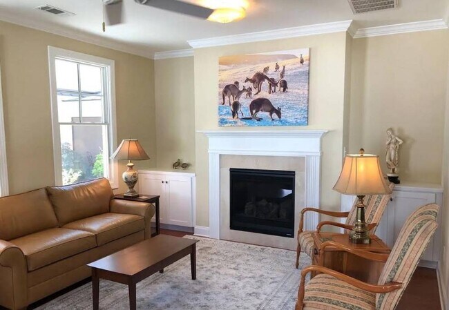 Building Photo - 225 Coach Light Way SW