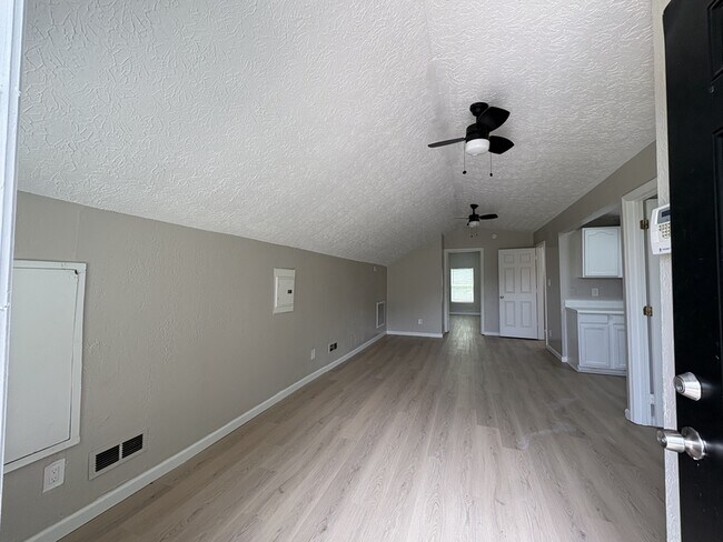 Building Photo - 1203 Karnes Ave