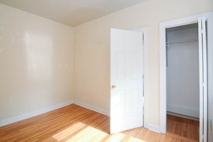 Building Photo - 3733 N Pine Grove Ave