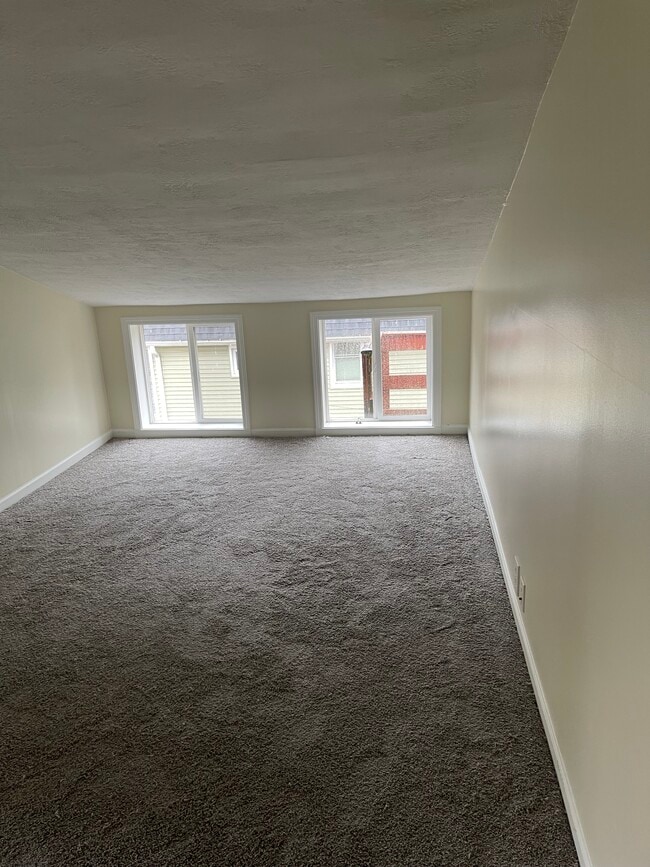 Building Photo - 127 College Pl - Utilities Included