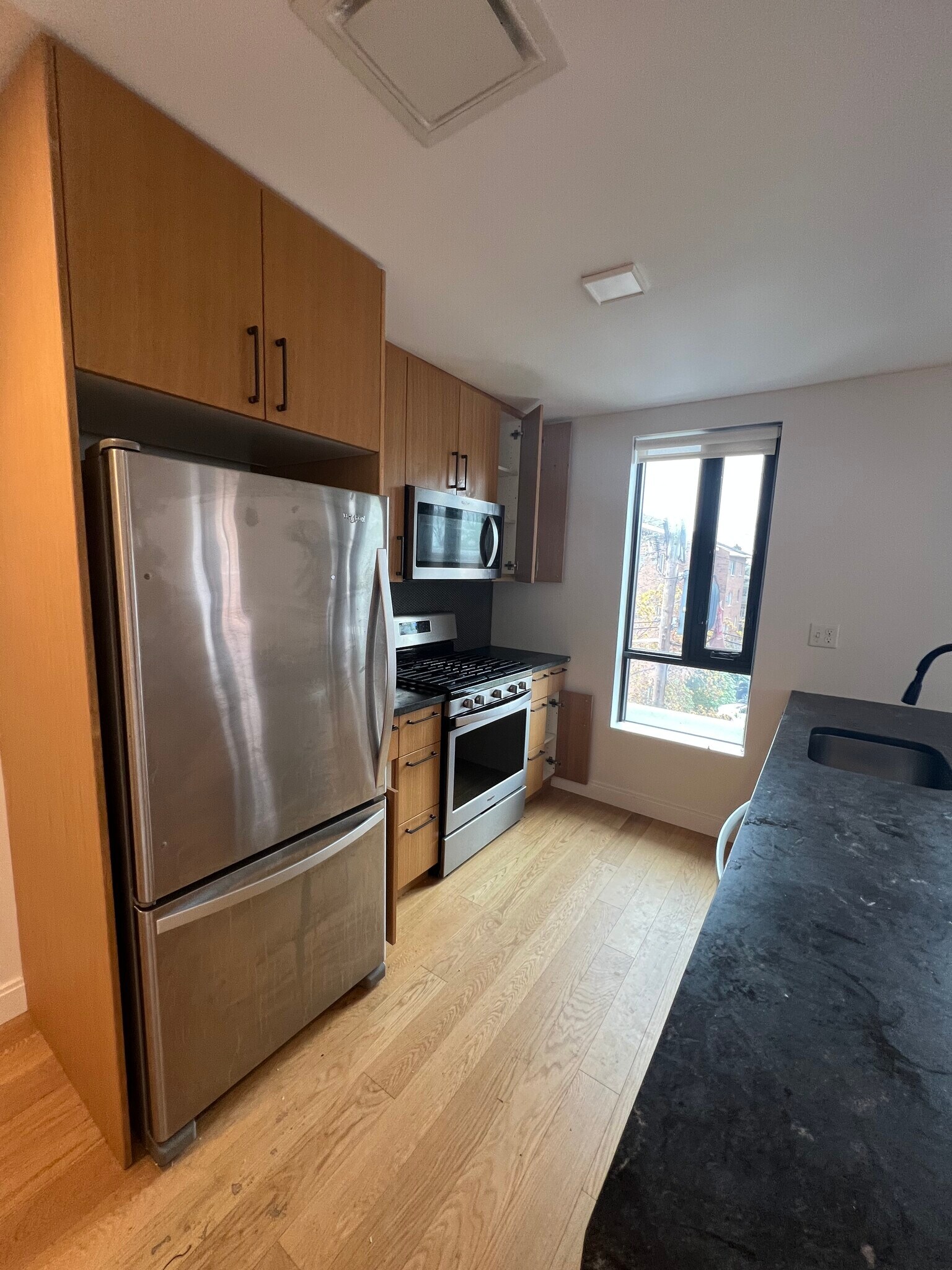 Building Photo - 83 Gardner St