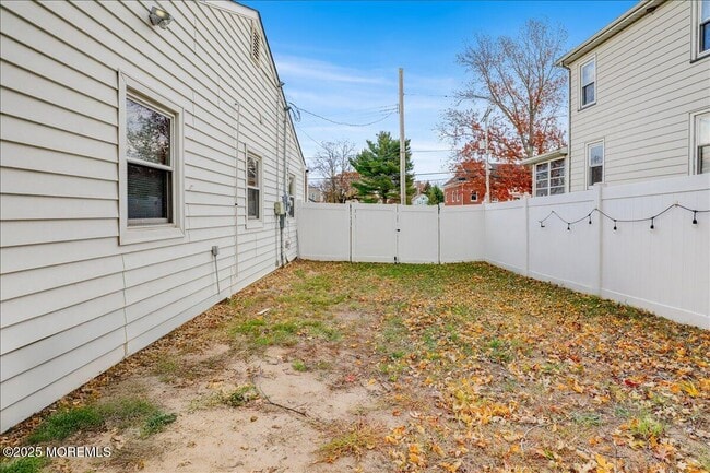 Building Photo - 144 Lower Main St