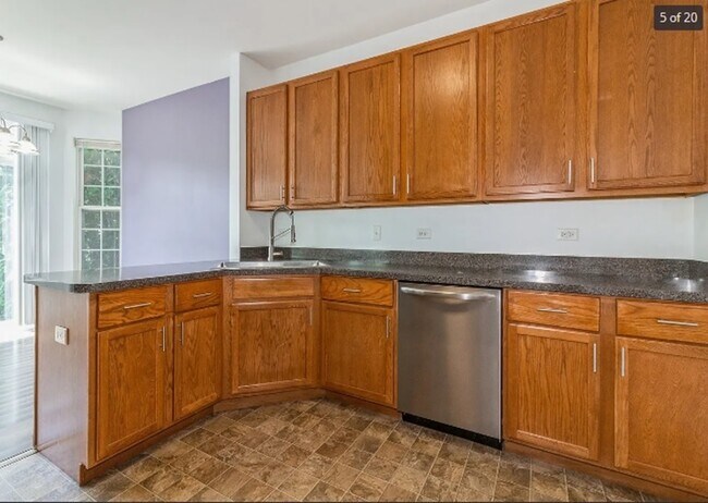 Building Photo - 4924 Montauk Dr