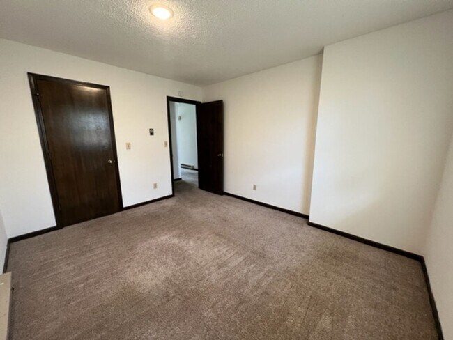 Building Photo - 421-421 N Shiloh Ave