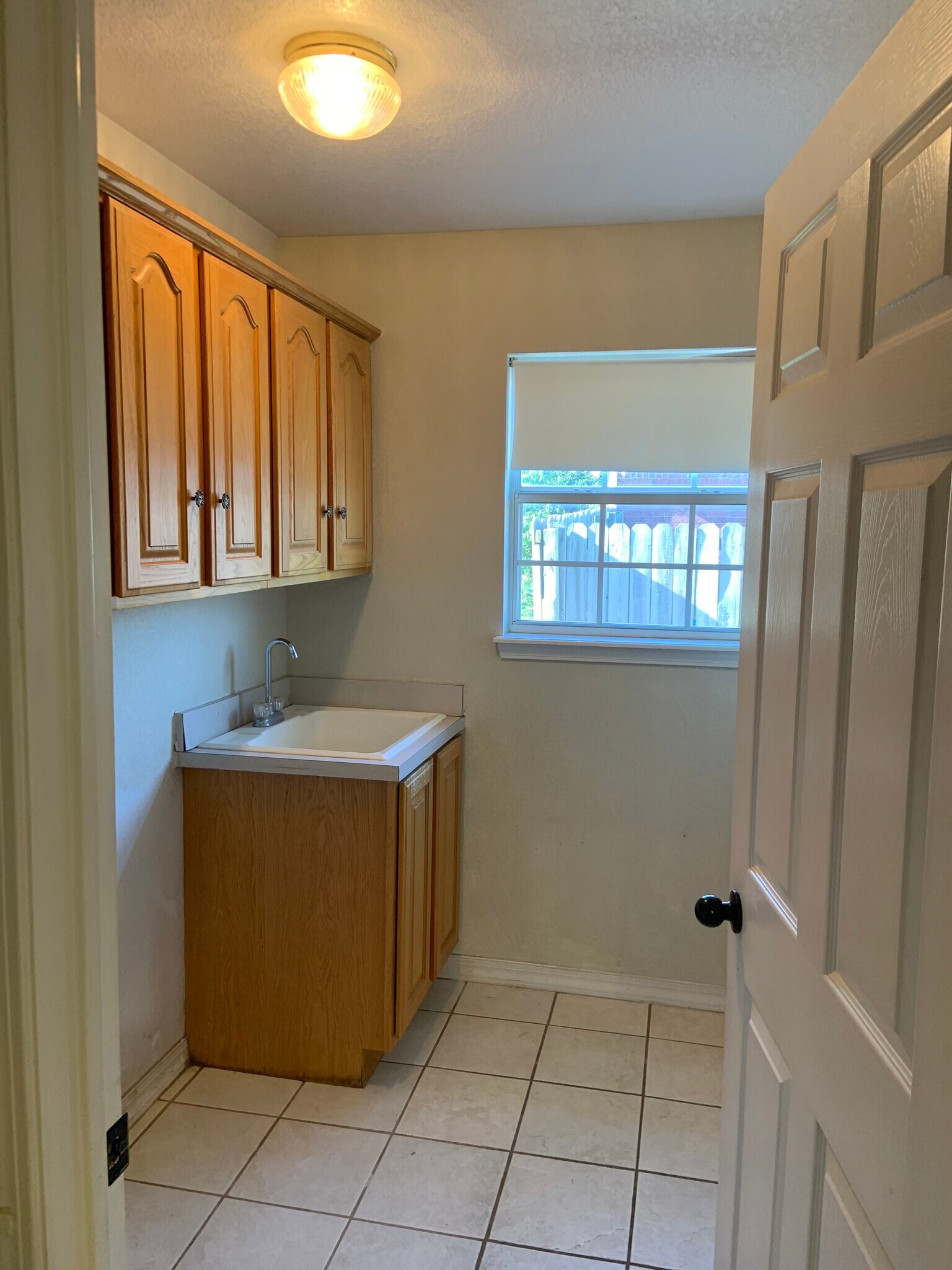 Building Photo - 122 NW Apple Blossom