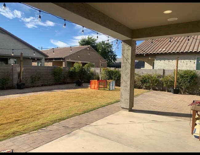 Building Photo - 2217 W Betty Elyse Ln