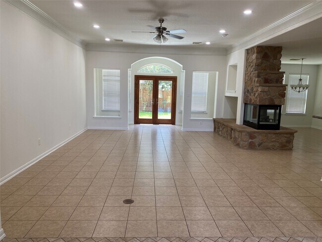 Building Photo - 9535 Empress Crossing Dr