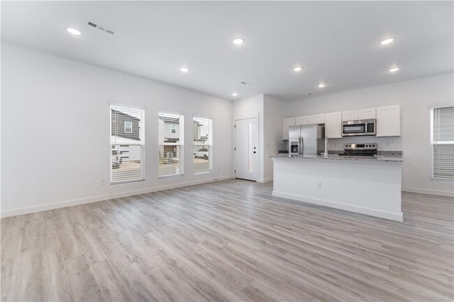 Building Photo - 840 Boardwalk Ave