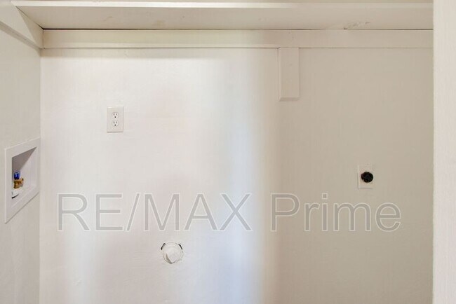 Building Photo - 4601 Hardy Dr