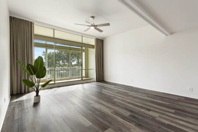 Building Photo - 4600 Ocean Dr