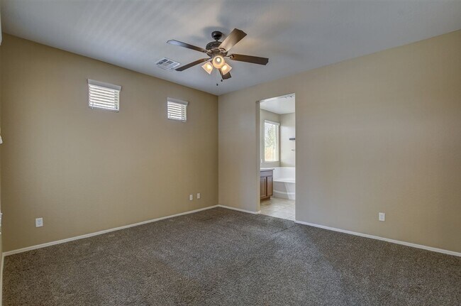 Building Photo - 3 bedrooms plus a den, 2 bath home in Brig...