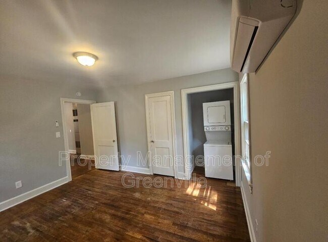 Building Photo - 117 White Oak Dr