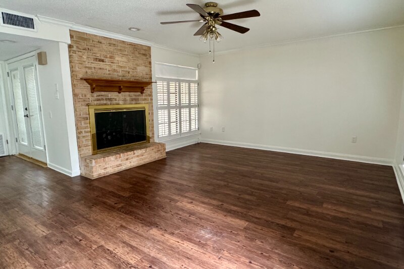 Building Photo - 305 Halcott Dr