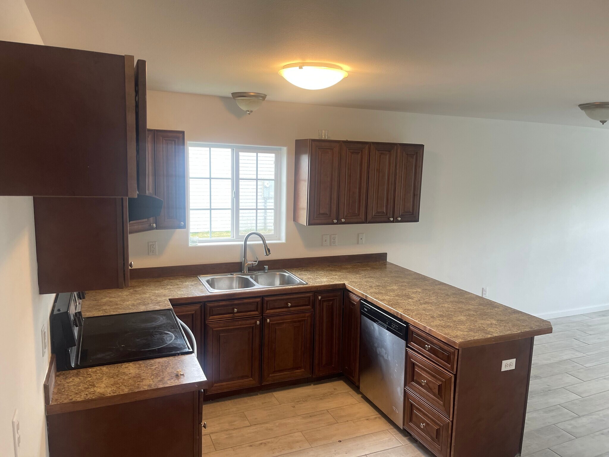 Kitchen - 4096 W Marble Way