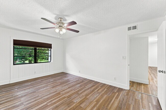Building Photo - 3101 Oakland Shores Dr