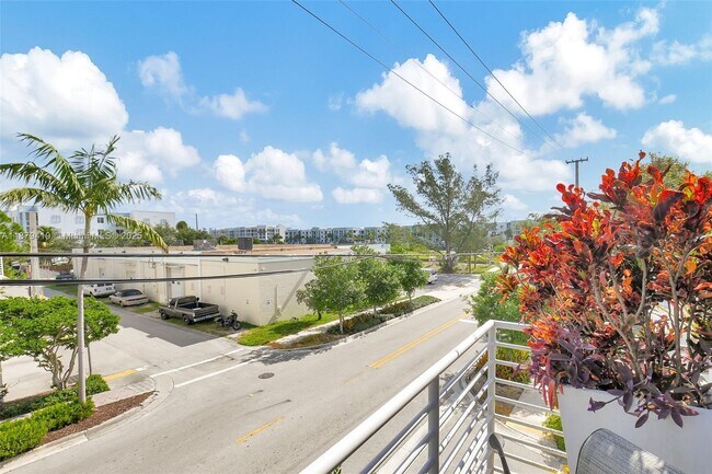 Building Photo - 110 SE 2nd St