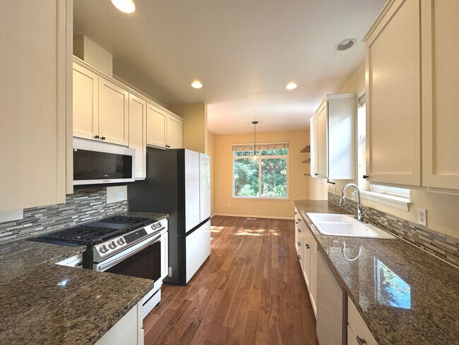 Building Photo - 3Bd/2.5Ba Kirkland House