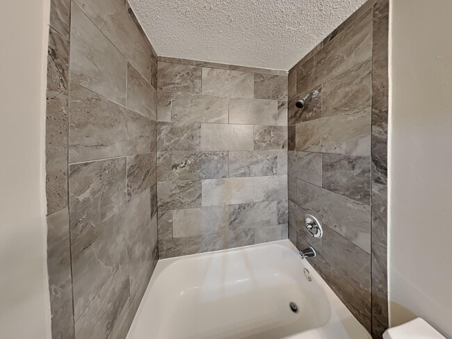 Building Photo - 5913 Sycamore Manor Cove