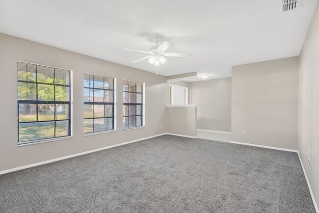 Building Photo - 3Br 2BA Home in Brandon, FL - New Paint and Carpet