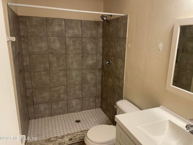 Building Photo - 85 Debarry Ave