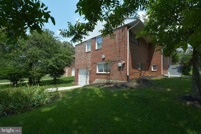 Building Photo - 9 Tecumseh Dr